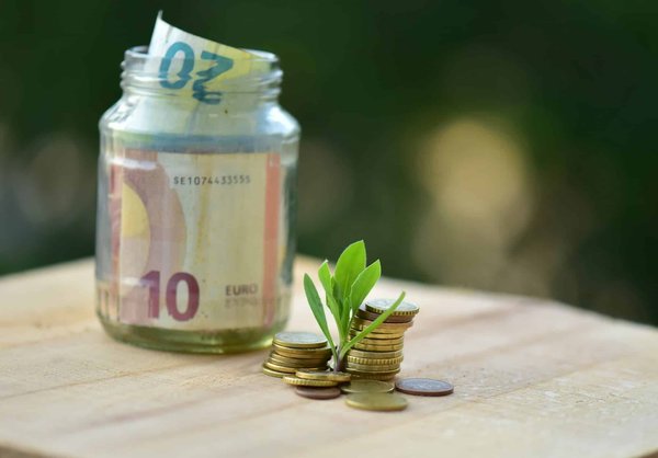 What Are the Effective Methods for UK Online Retailers to Reduce Shipping Costs?